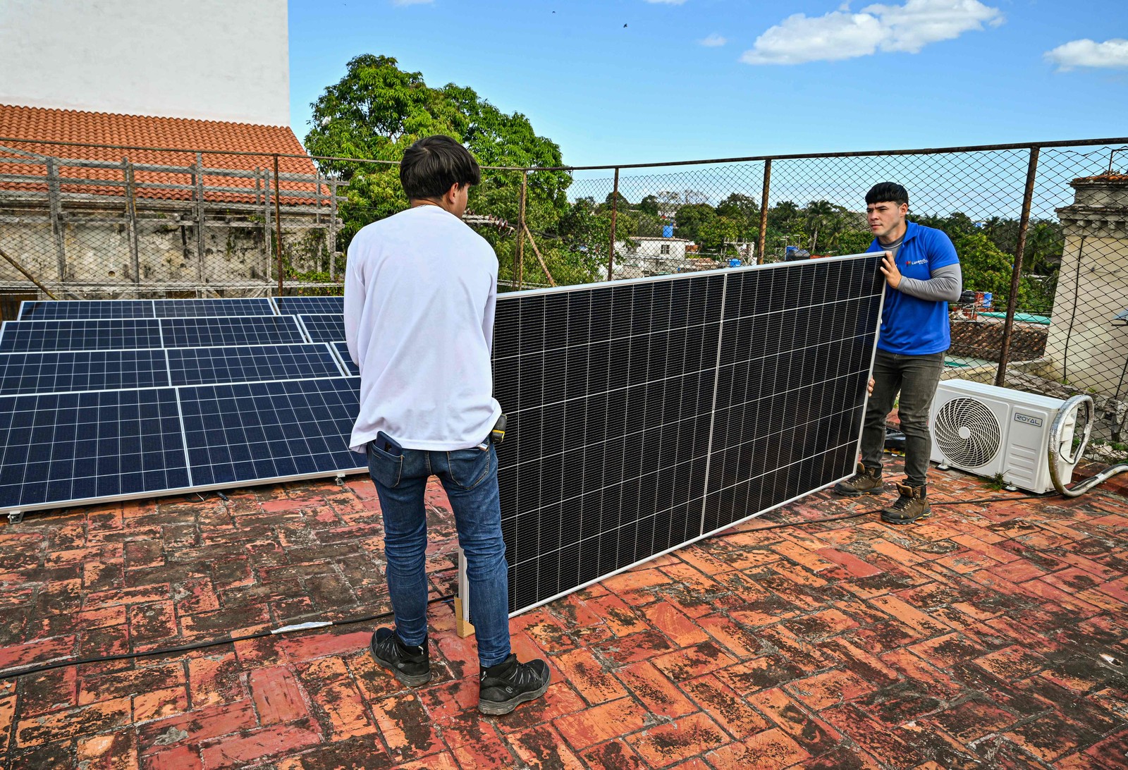 Cuba Turns to U.S. Solar Tech Amid Severe Fuel Blockade