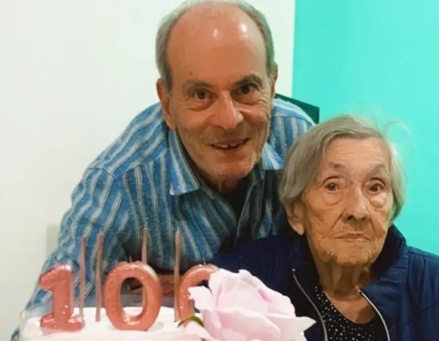 Ney Matogrosso no aniversário de cem anos de dona Beita