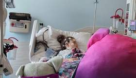 Família processa rede de lanchonetes após menina ter dano cerebral por comida contaminada com bactéria