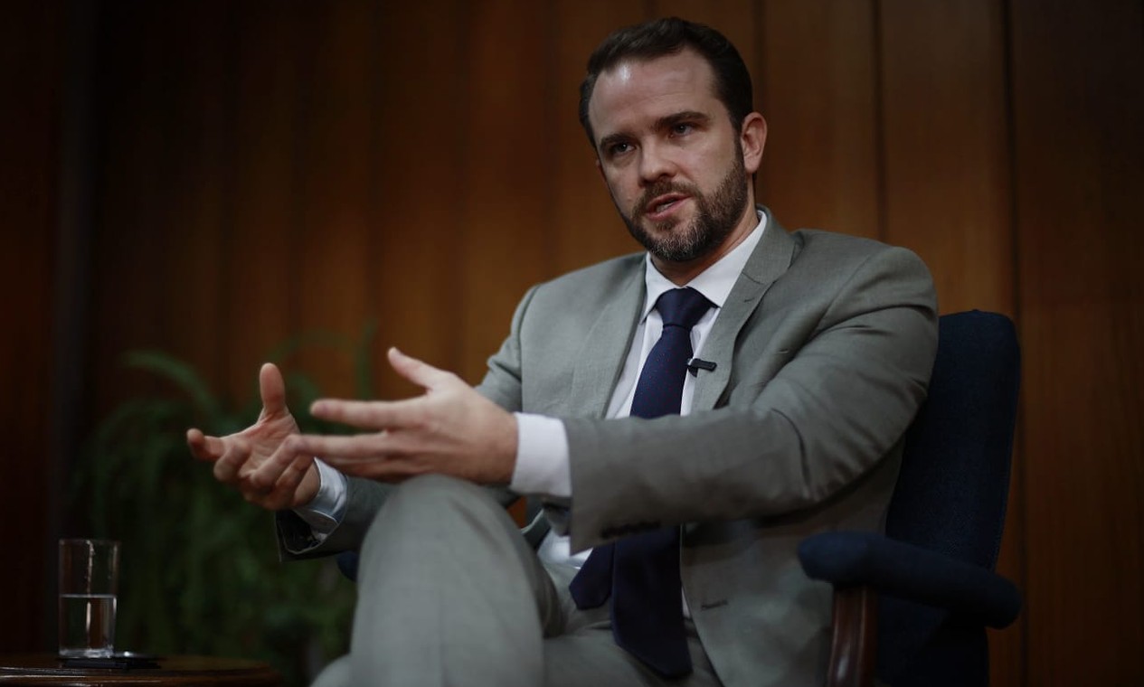 Ministro da Fazenda defende que PEC do fim da escala 6x1 seja votada no Senado nos moldes da Câmara