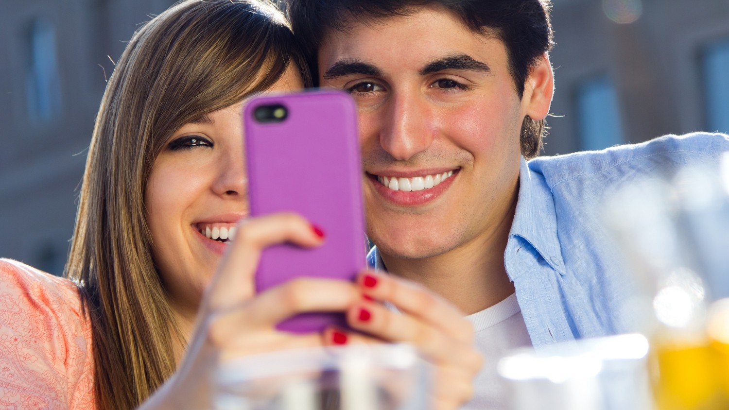 Como a fama digital transforma pessoas comuns? Novo romance mergulha na cultura das redes