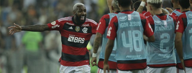 Flamengo enfrenta o Vasco pelo Brasileirão no Maracanã — Gerson comemora o segundo gol do flamengo - Foto: Alexandre Cassiano