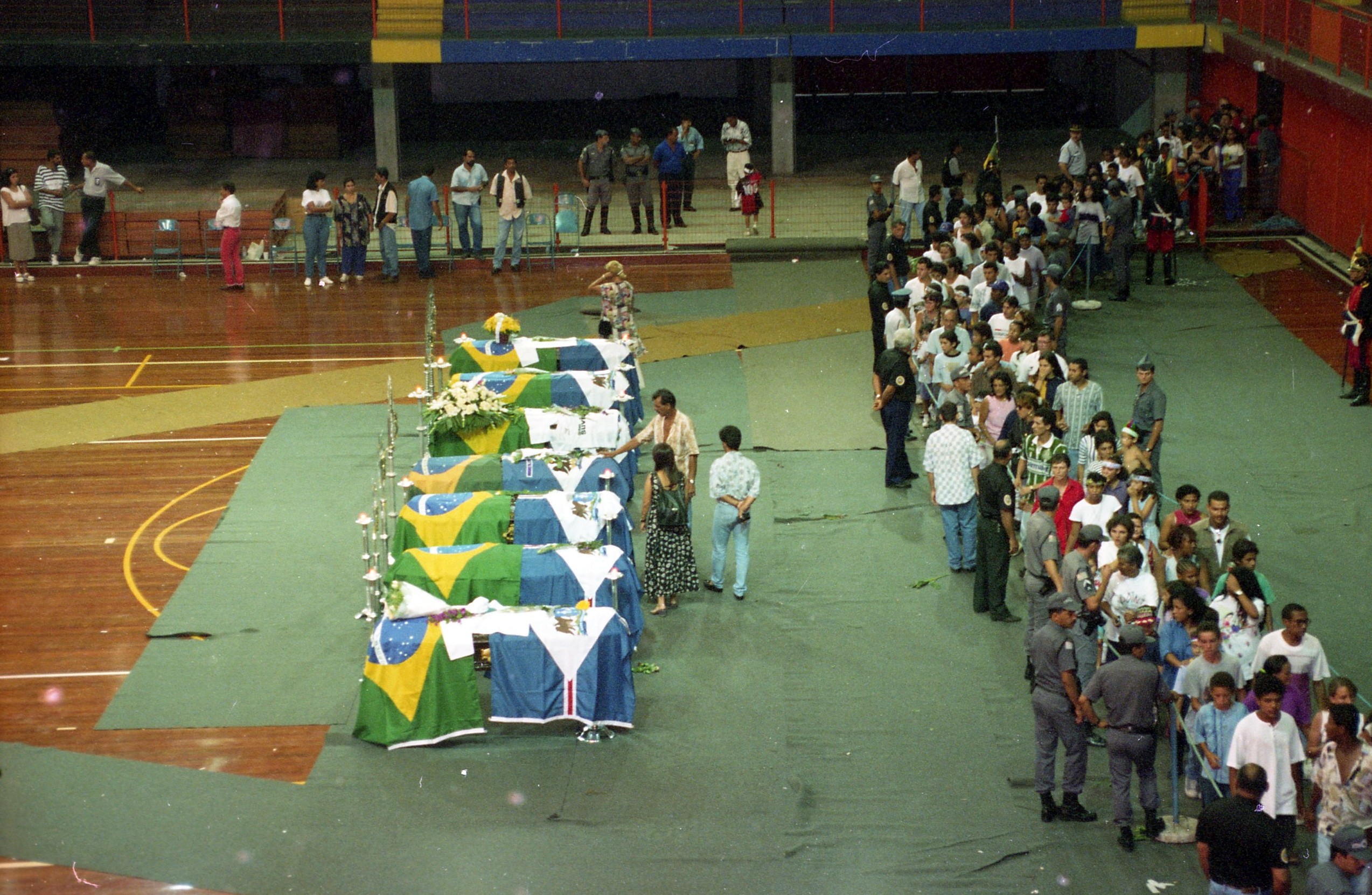 Após quase 30 anos de acidente aéreo, corpos dos cinco 'Mamonas ...