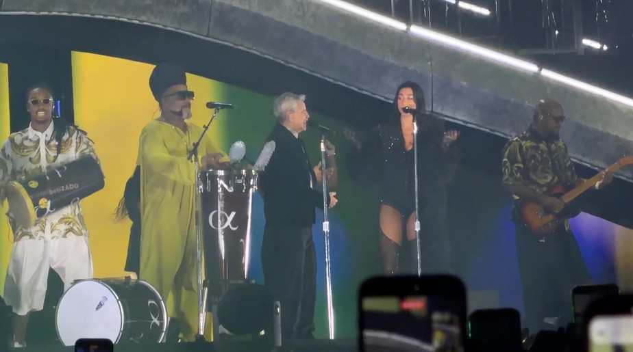 VÍDEO: Dua Lipa canta com 'lendário' Caetano Veloso e exalta 'povo