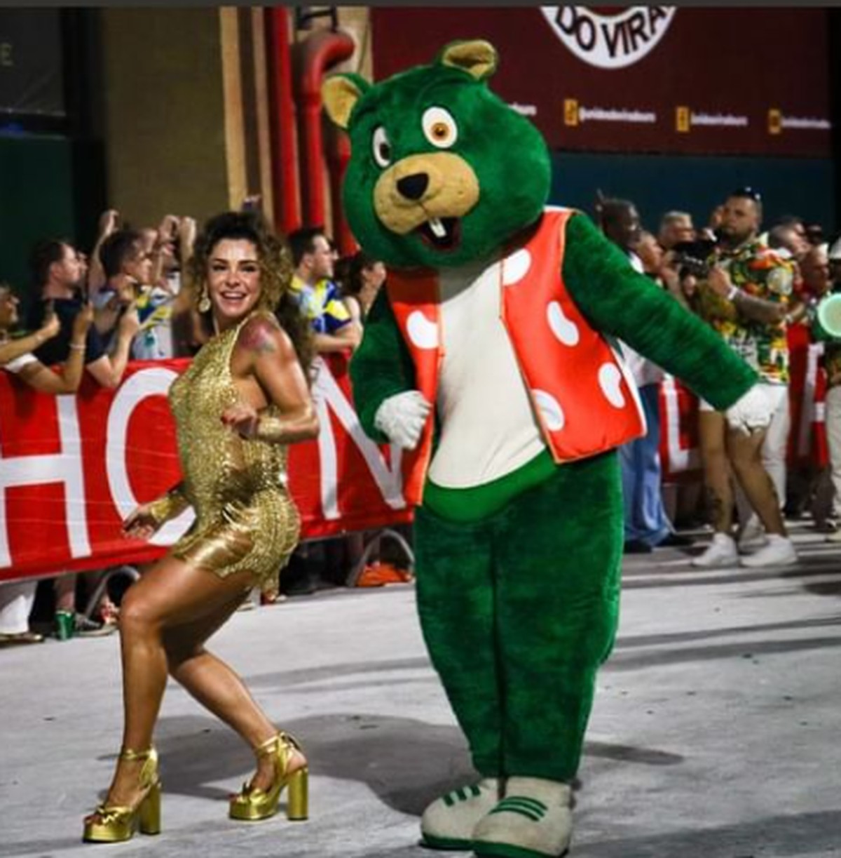 Quem é Fabíola de Andrade? Esposa do bicheiro Rogério de Andrade é a nova  rainha da Mocidade