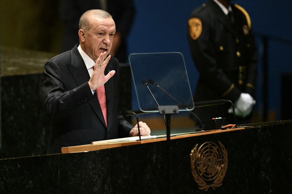 O presidente da Turquia, Recep Tayyip Erdogan, em discurso durante a 79ª Sessão da Assembleia Geral das Nações Unidas na sede da ONU em Nova York, em 24 de setembro de 2024 — Foto: ANGELA WEISS / AFP