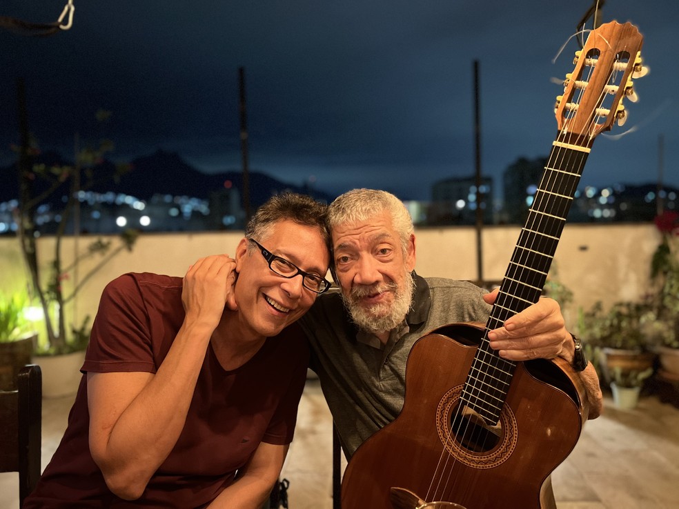 Hélio Delmiro e Augusto Martins, durante as gravações do álbum “Certas coisas” — Foto: Divulgação/Cláudia Oliveira