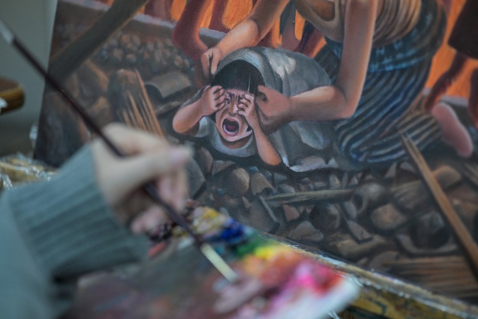 Quadro pintado por aluno da escola Motomachi, em Hiroshima — Foto: RICHARD A. BROOKS / AFP