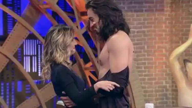 Tatá Werneck entrevista Tiago Iorc no 'Lady Night' — Foto: Reprodução Multishow