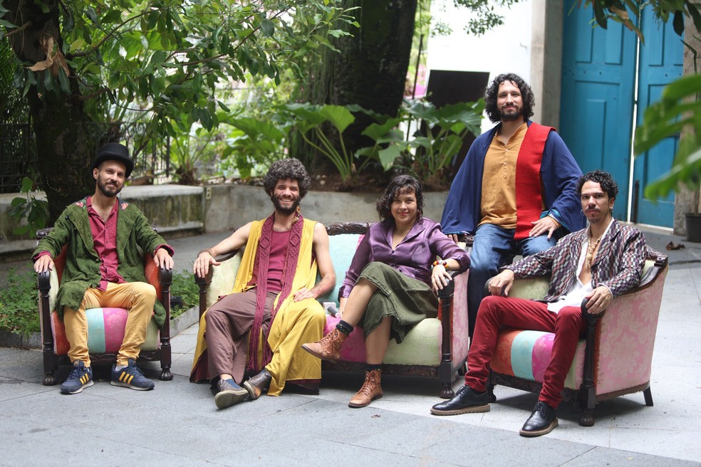 Relógio de Dalí. A banda é uma das atrações do festival que será realizado no próximo sábado na Casa da Glória — Foto: Divulgação
