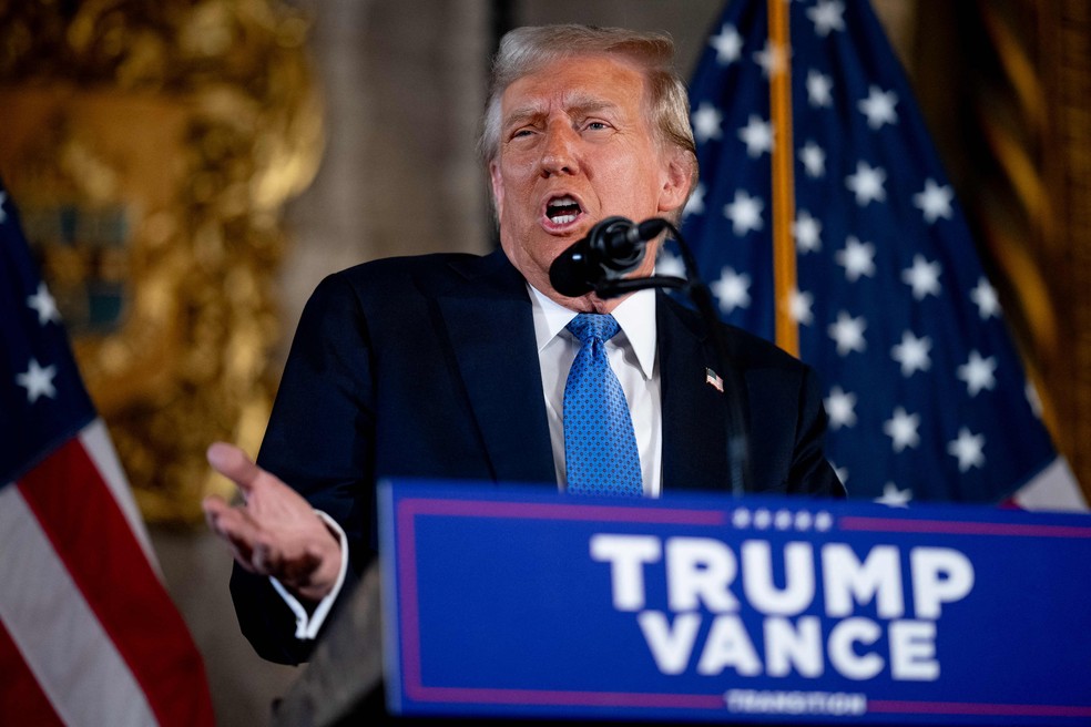Presidente eleito dos EUA, Donald Trump, durante entrevista coletiva em Mar-a-Lago, na Flórida — Foto: Andrew Harnik/Getty Images/AFP