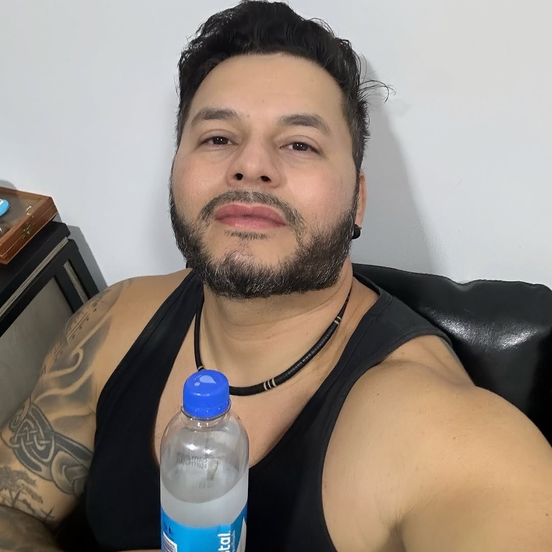 Marcelo, dupla da mulher, Arleane, no 'BBB 25', é engenheiro de segurança do trabalho. Nas redes sociais, ele compartilha as palestras que realiza em faculdades. — Foto: Reprodução/Instagram 
