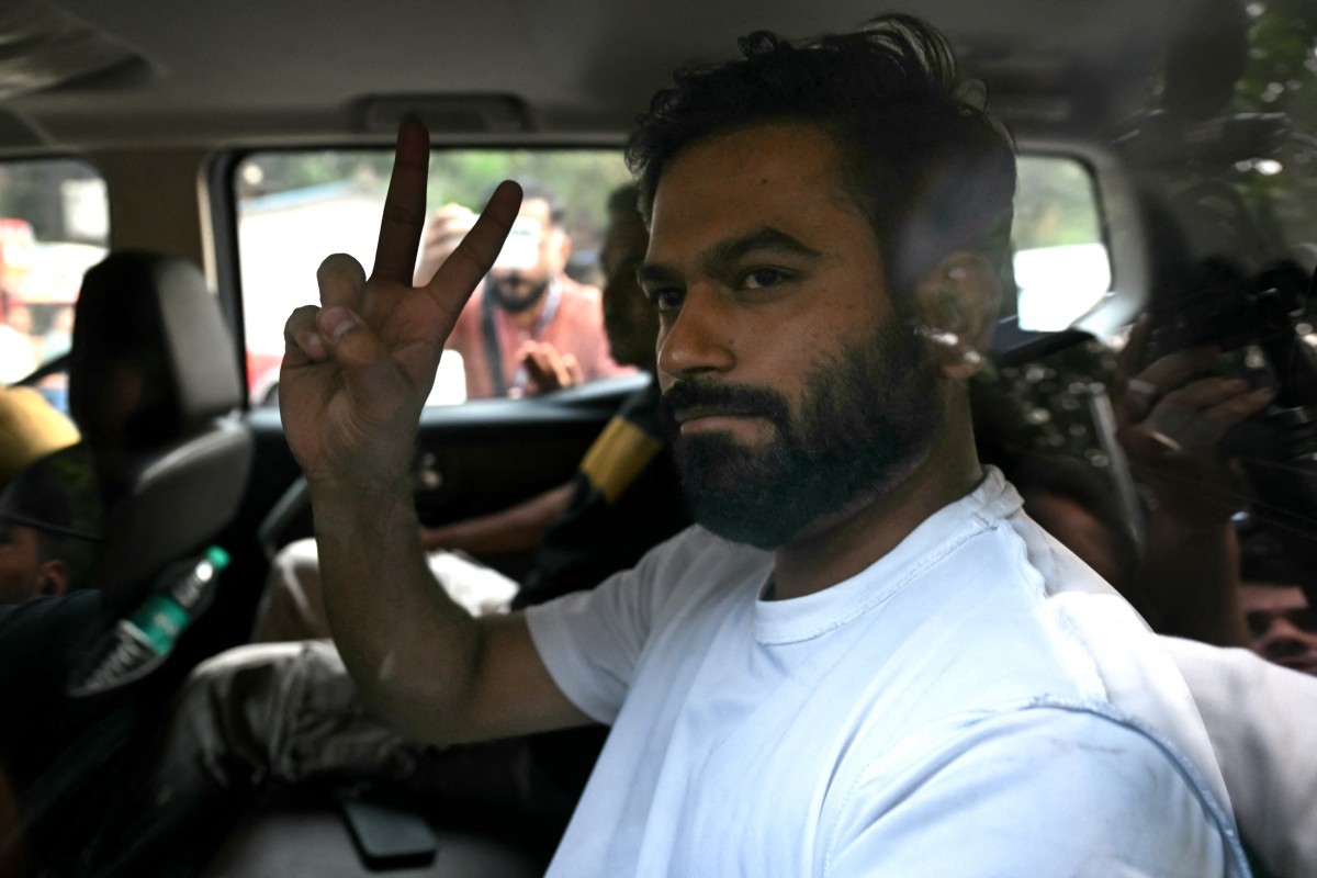 Líder do 'Partido das Baratas' é libertado na Índia