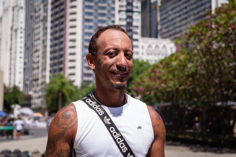 'Quem é o governador do Rio?': cabeleireiro Marcos Paulo Xavier responde — Foto: Júlia Aguiar