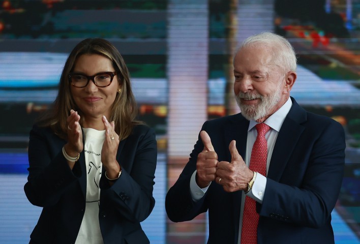 Corra, Lula, corra