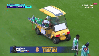 Carrinho-maca atropela jogador em partida da liga equatoriana