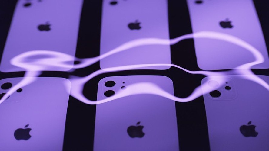 Apple vai atualizar o iPhone 12 na França nos próximos dias após testes feitos por laboratórios franceses constatarem emissões acima do permitido de ondas eletromagnéticas