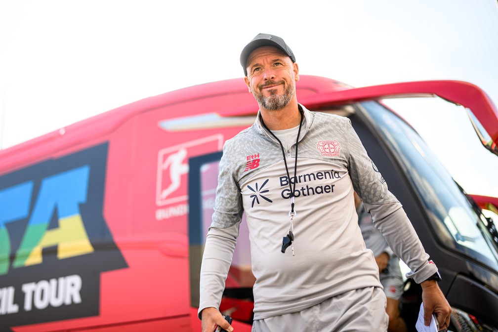Erik ten Hag assumiu o comando do Bayer Leverkusen — Foto: Divulgação/Bayer Leverkusen