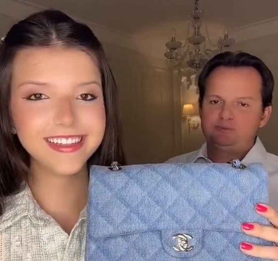 Influenciadora de 16 anos viraliza após revelar para o pai os preços de itens de luxo que comprou