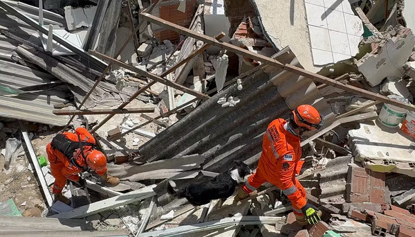 Explosão mata duas pessoas e fere nove em Olinda