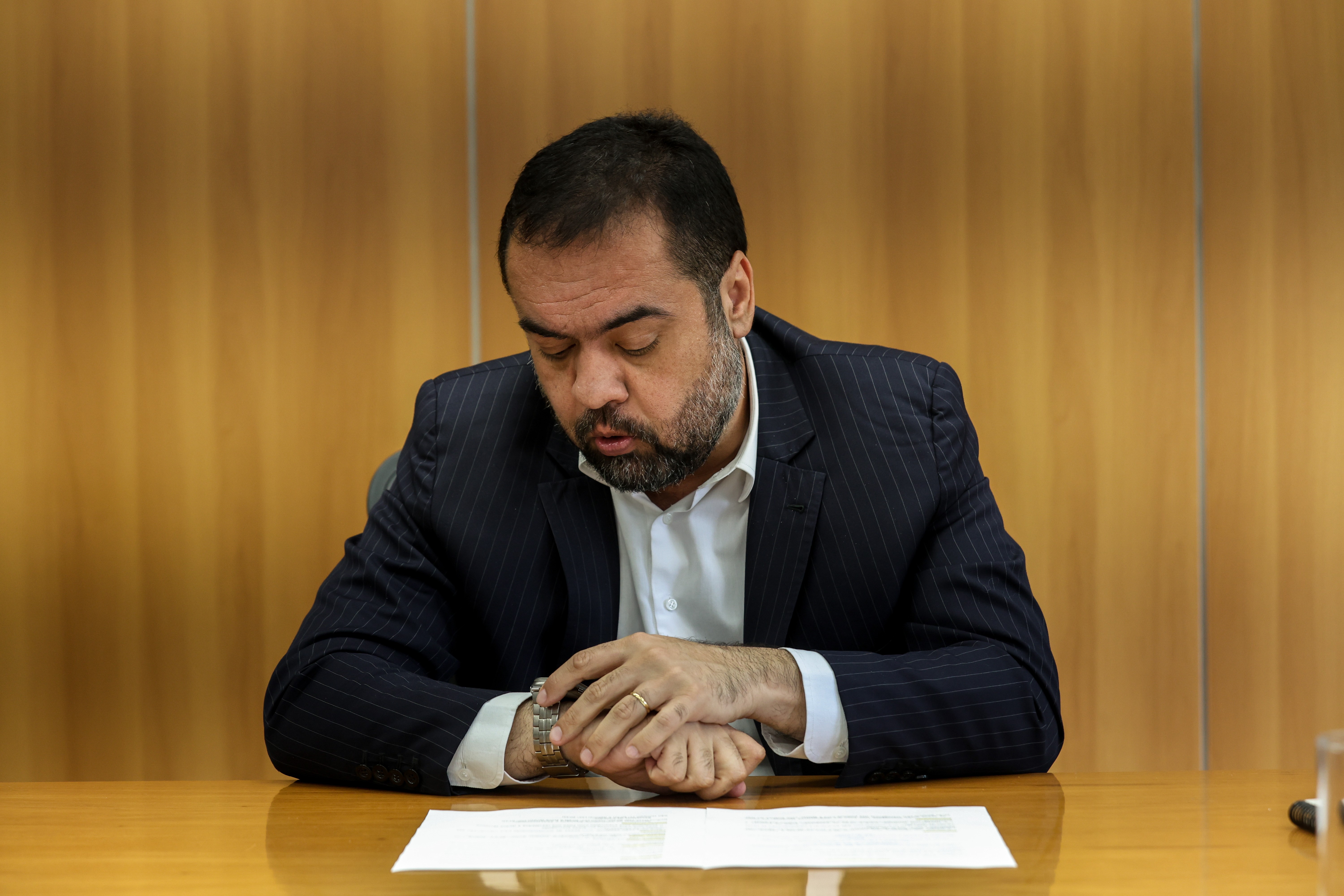 Renúncia de Cláudio Castro pode ser vista como manobra política pelo TSE, entenda o caso