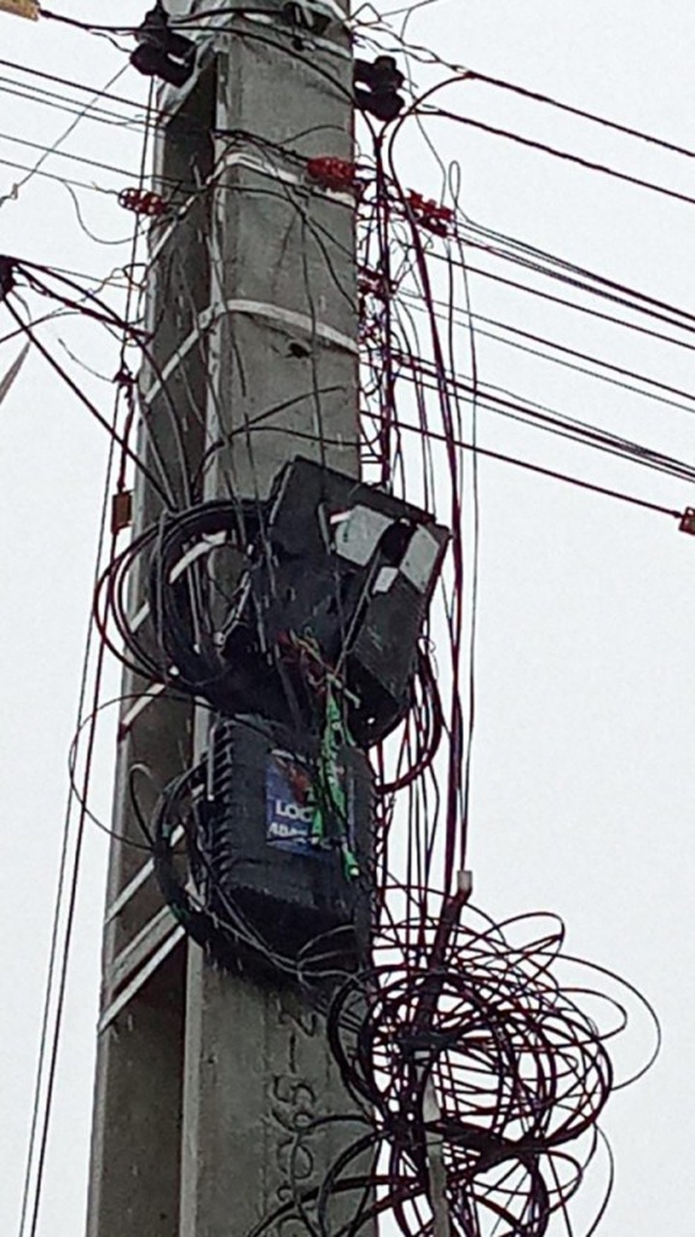 No Ceará, caixas de fibra óptica e lojas de provedores de internet são atacadas pelo crime — Foto: Reprodução