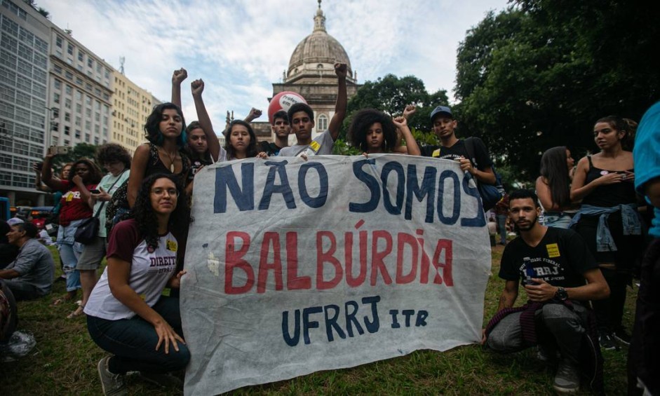 Estudantes e professores voltaram às ruas em manifestações contra o contingenciamento de recursos para instituições de ensino superior, anunciado pelo governo no fim de abrilAgência O Globo