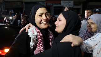 Rawda Abu Ajamieh, libertada por Israel após acordo com Hamas, foi presa em lei que é considerada controversa — Foto: HAZEM BADER / AFP
