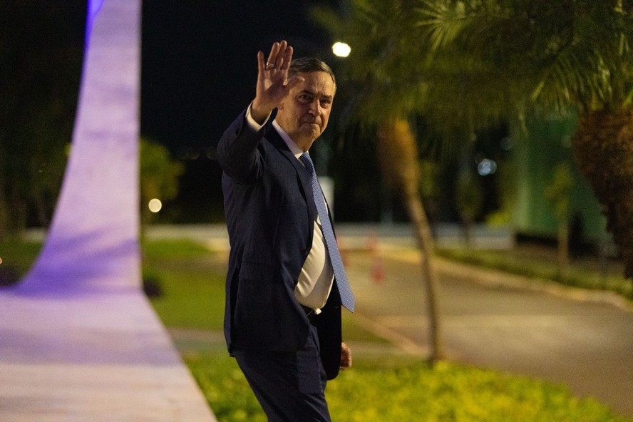 O ministro Luís Roberto Barroso anuncia a aposentadoria no STF
