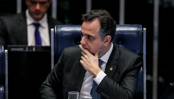 Pacheco adia sessão, governo evita derrotas, e Lira demonstra insatisfação