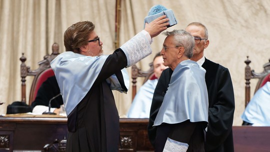 Caetano Veloso recebe título 'doutor honoris causa' na Espanha; veja fotos