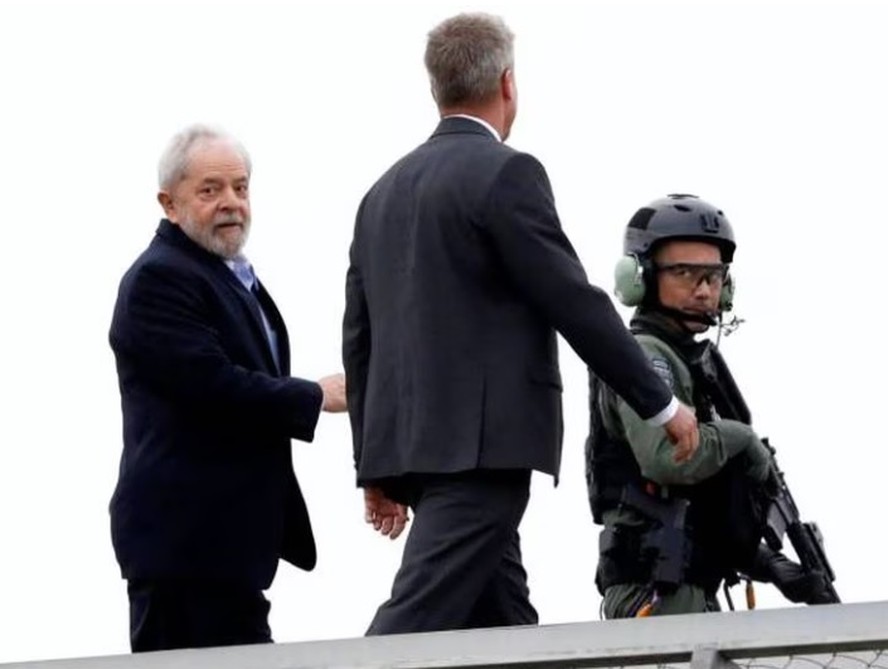 Ex-carcereiro de Lula em Curitiba, Paulão é liberado para assumir cargo na  Presidência