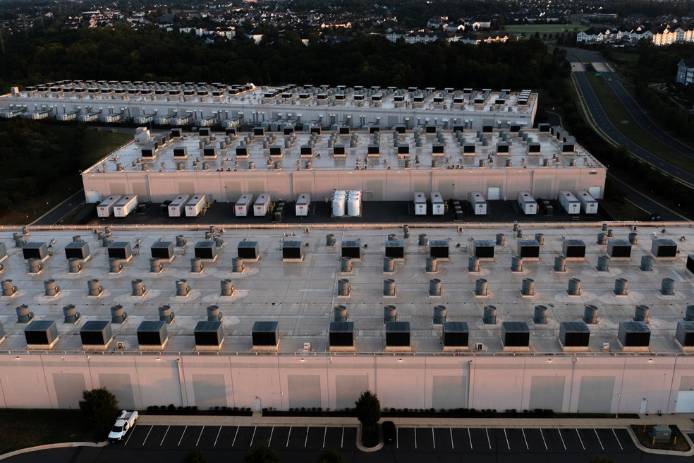 Data center da Amazon nos EUA dá uma ideia do tamanho de estruturas que viraram alvo no Oriente Médio — Foto: Nathan Howard/Bloomberg