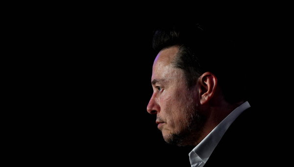 Musk é acusado de usar  informação privilegiada para vender em ações 