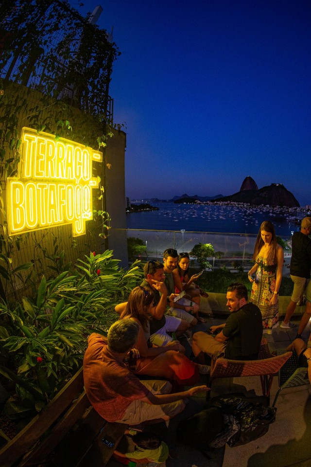 Os melhores rooftops do Rio de Janeiro para curtir vista, música e bons ...