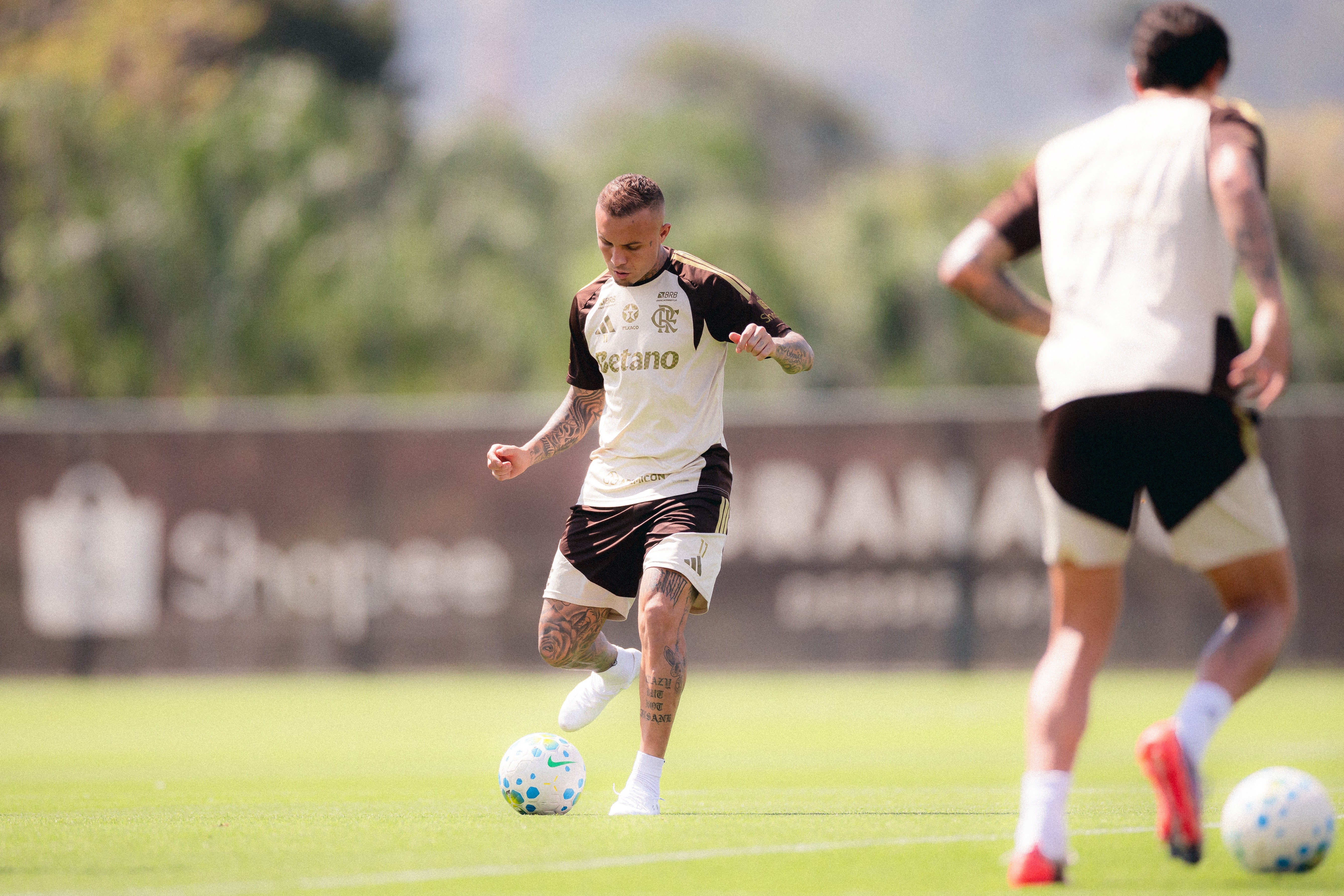 Flamengo encontra dificuldades para vender jogadores e aliviar folha salarial