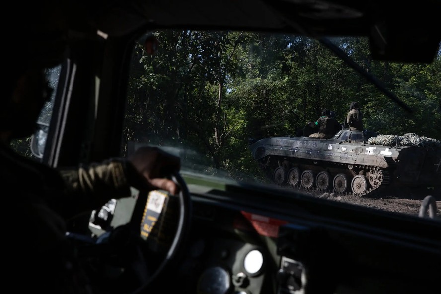 Brigada ucraniana se esconde para atacar soldados russos no leste da Ucrânia