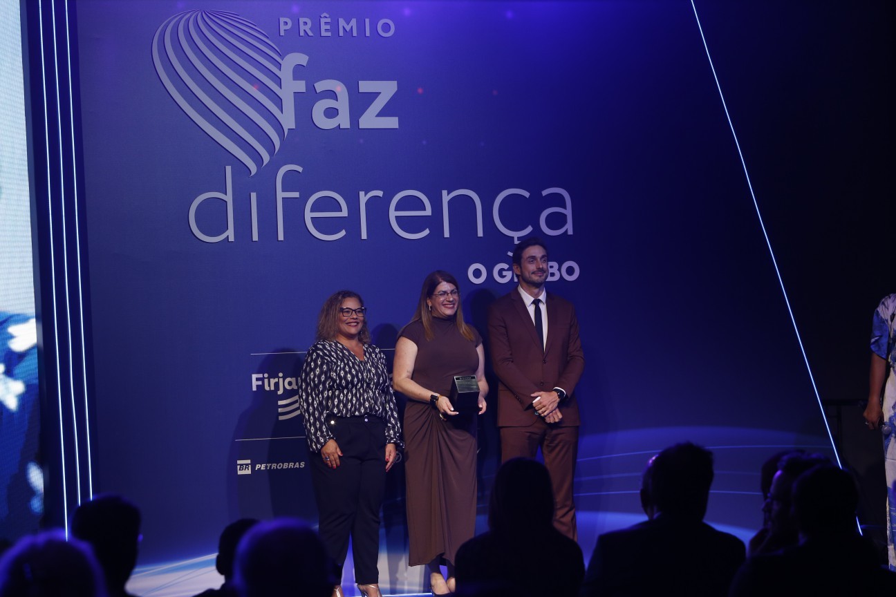 Professora Débora Garofalo recebe Faz Diferença 2025 Educaçã