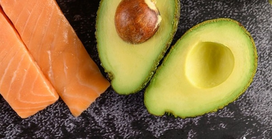 Salmão e abacate são alguns dos melhores alimentos anti-inflamatórios