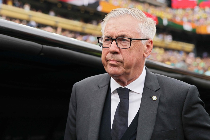 Carlo Ancelotti, técnico do Brasil na Copa do Mundo, diante da eliminação para a Noruega