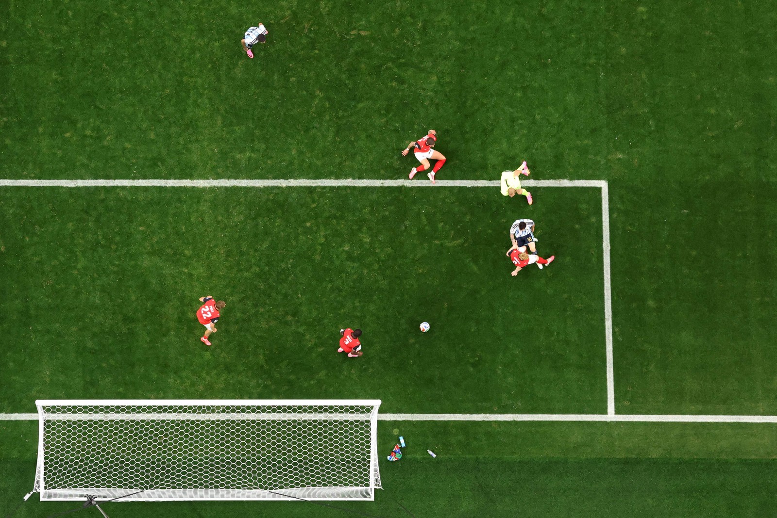 Imagem aérea do Messi marcando o segundo gol — Foto: Getty Images via AFP