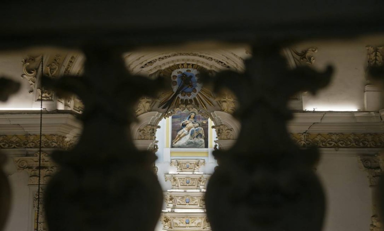 Numa Igreja do Rio, a reunião das beatas tem reviravolta por causa de... Michael Jackson