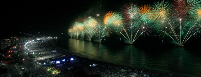 Festa dos fogos em Copacabana no réveillon 2023 — Foto: Brenno Carvalho