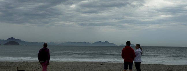 Frente fria chega ao Rio de Janeiro deixando tempo chuvoso — Foto: Fabiano Rocha/Agência O Globo