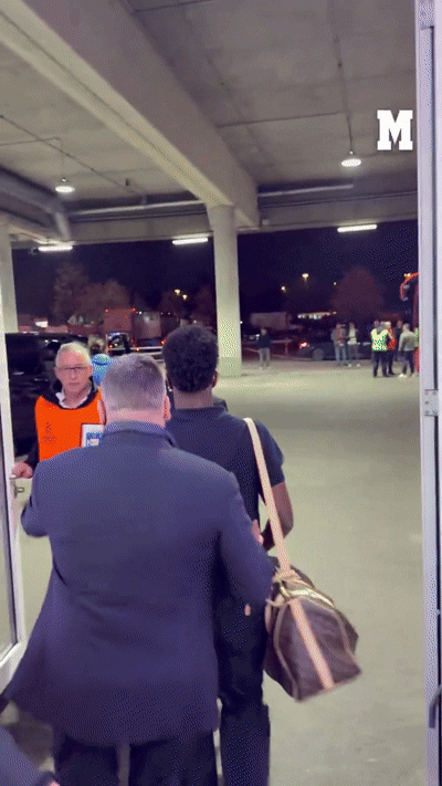 Após eliminação, Vini Jr. 'perde' ônibus do Real Madrid