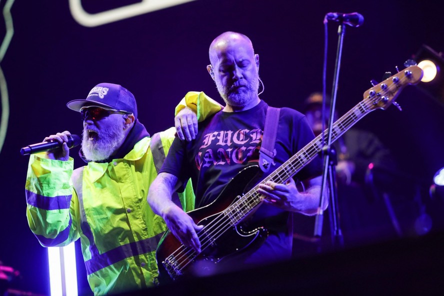 Os músicos Fred Durst (esquerda) and Sam Rivers em show do Limp Bizkit