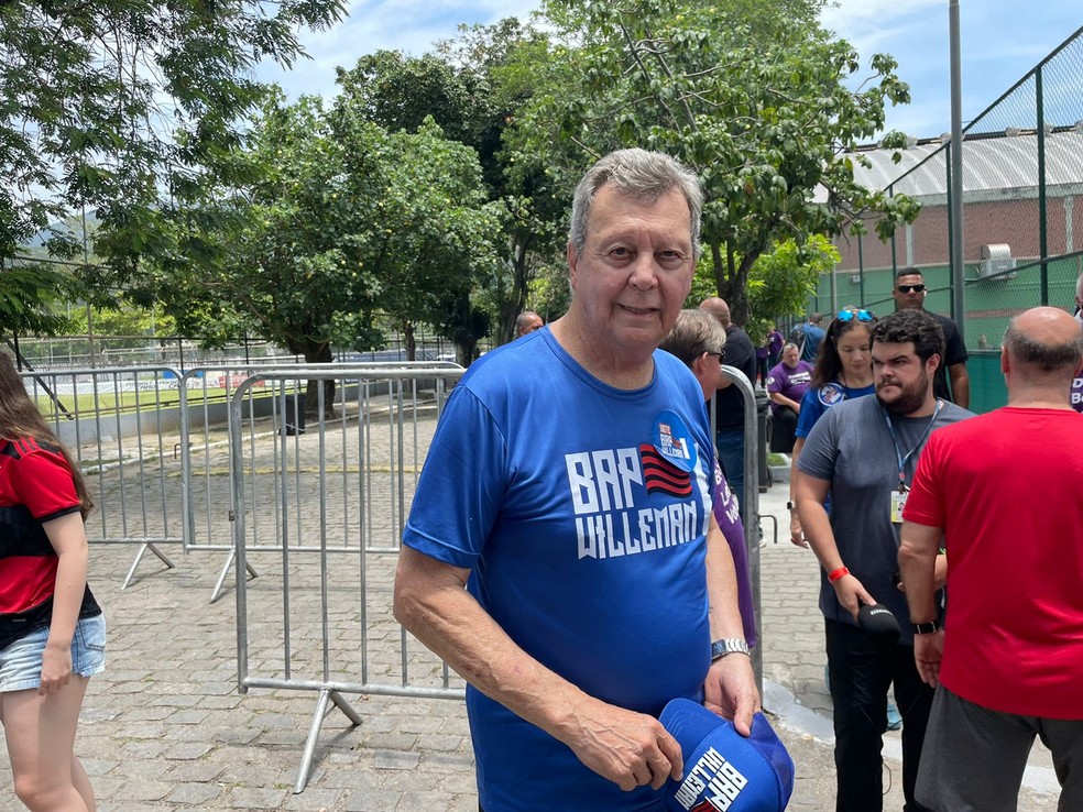 Ex-goleiro Raul na votação da eleição do Flamengo — Foto: André Zajdenweber