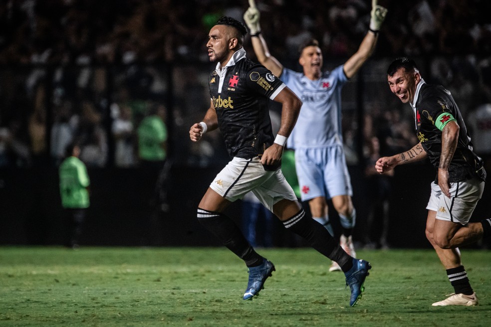 De falta, Payet fez o gol da última vitória do Vasco — Foto: Leandro Amorim/Vasco