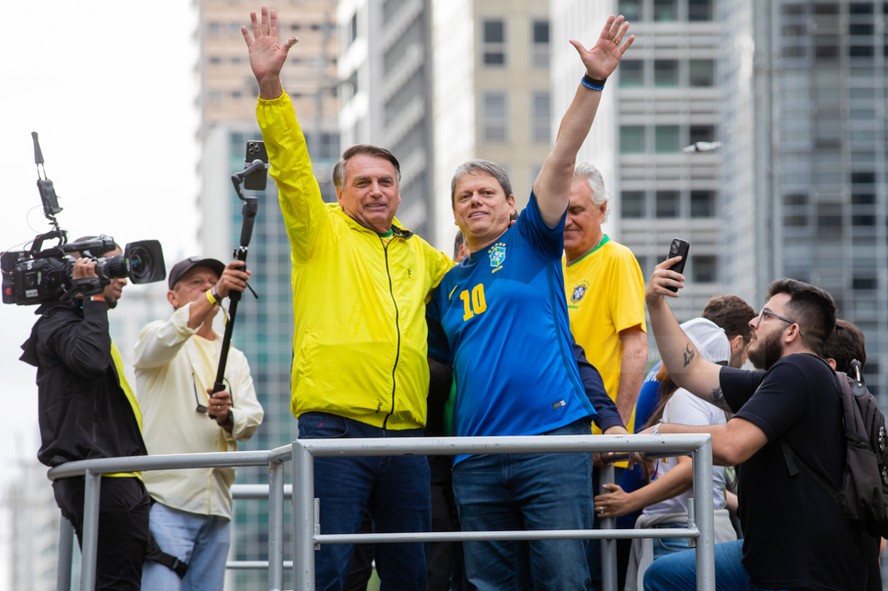 O governador Tarcísio de Freitas, em ato pró-anistia convocado por Jair Bolsonaro em São Paulo