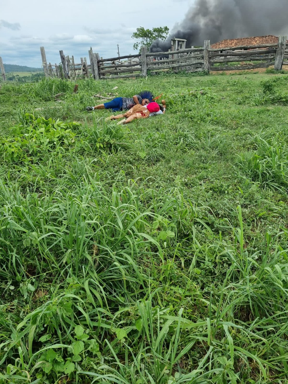 Irmãos indígenas foram atingidos durante ataque supostamente articulado por fazendeiros: Nega Pataxó morreu — Foto: Reprodução / Redes sociais